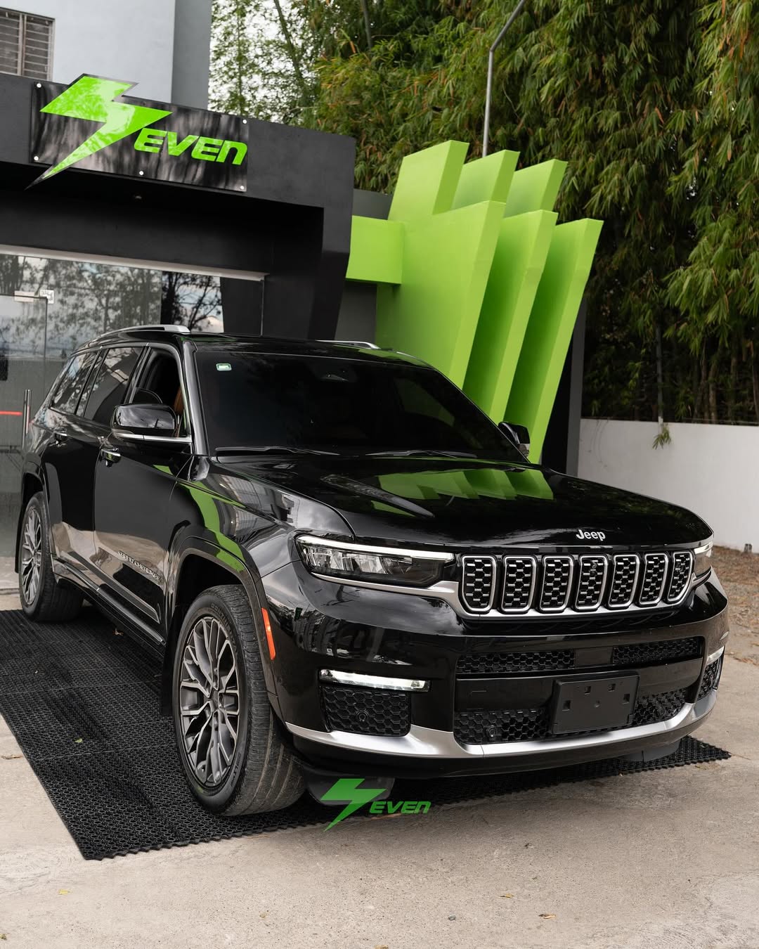 Jeep Grand Cherokee Summit 2023