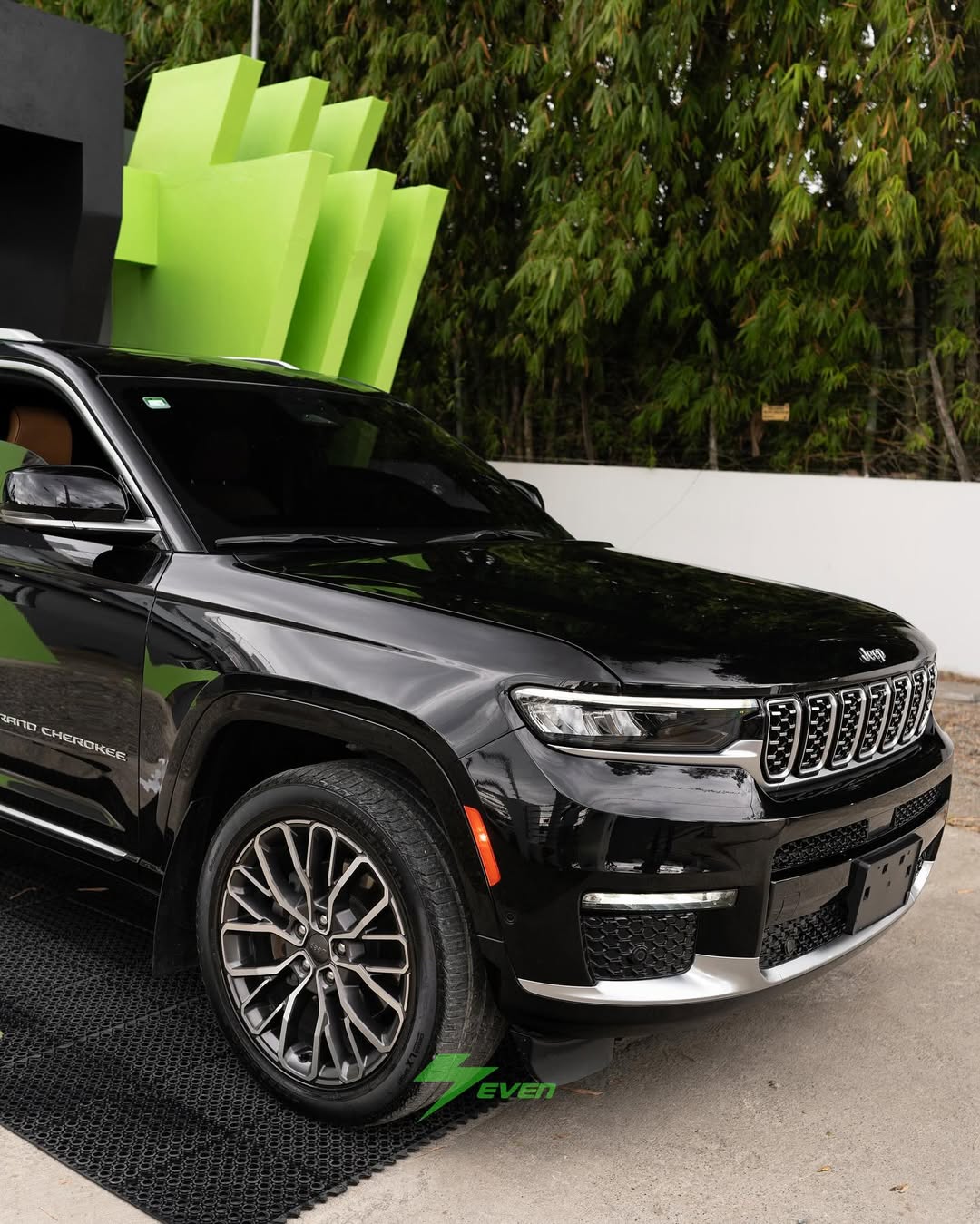 Jeep Grand Cherokee Summit 2023