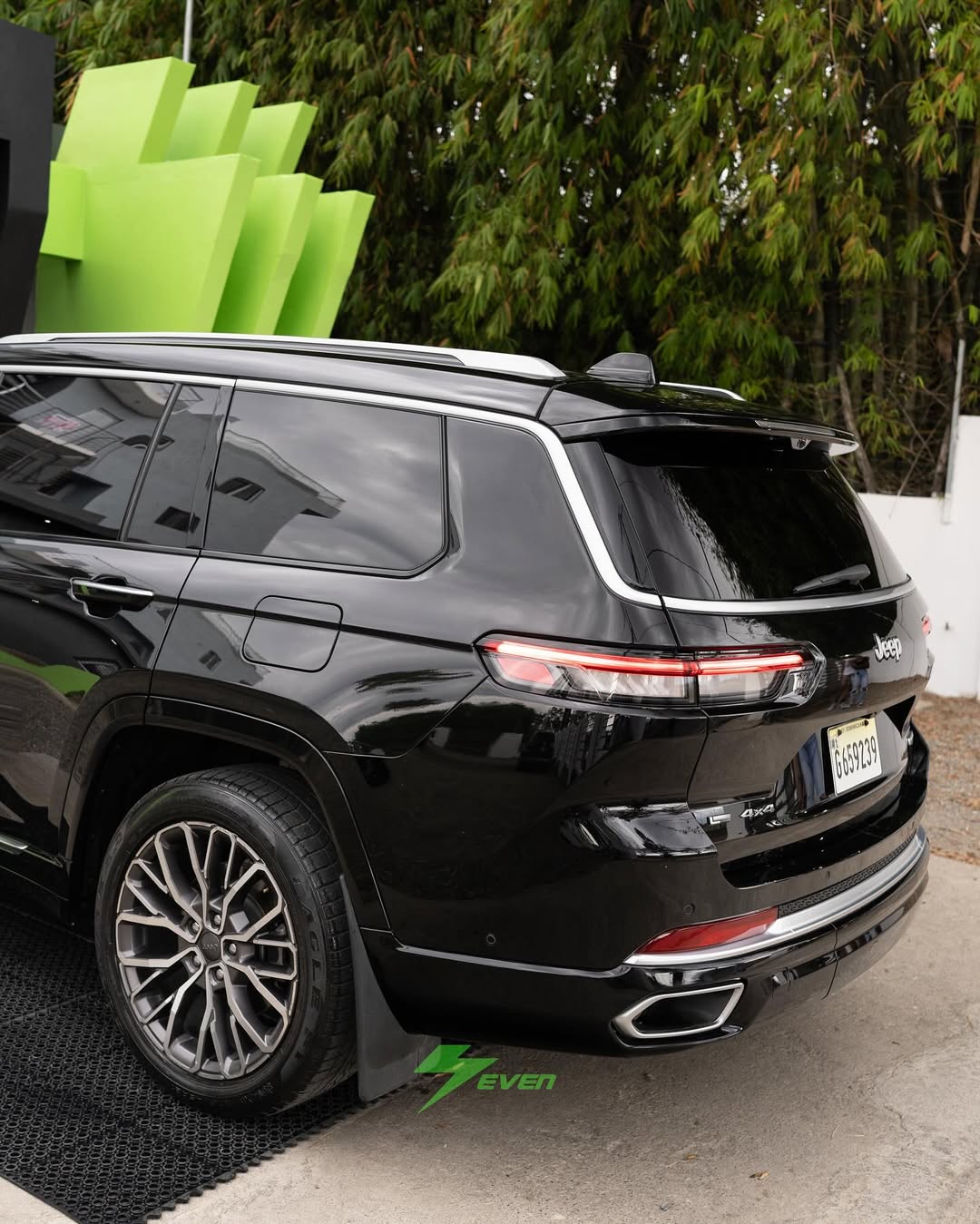 Jeep Grand Cherokee Summit 2023