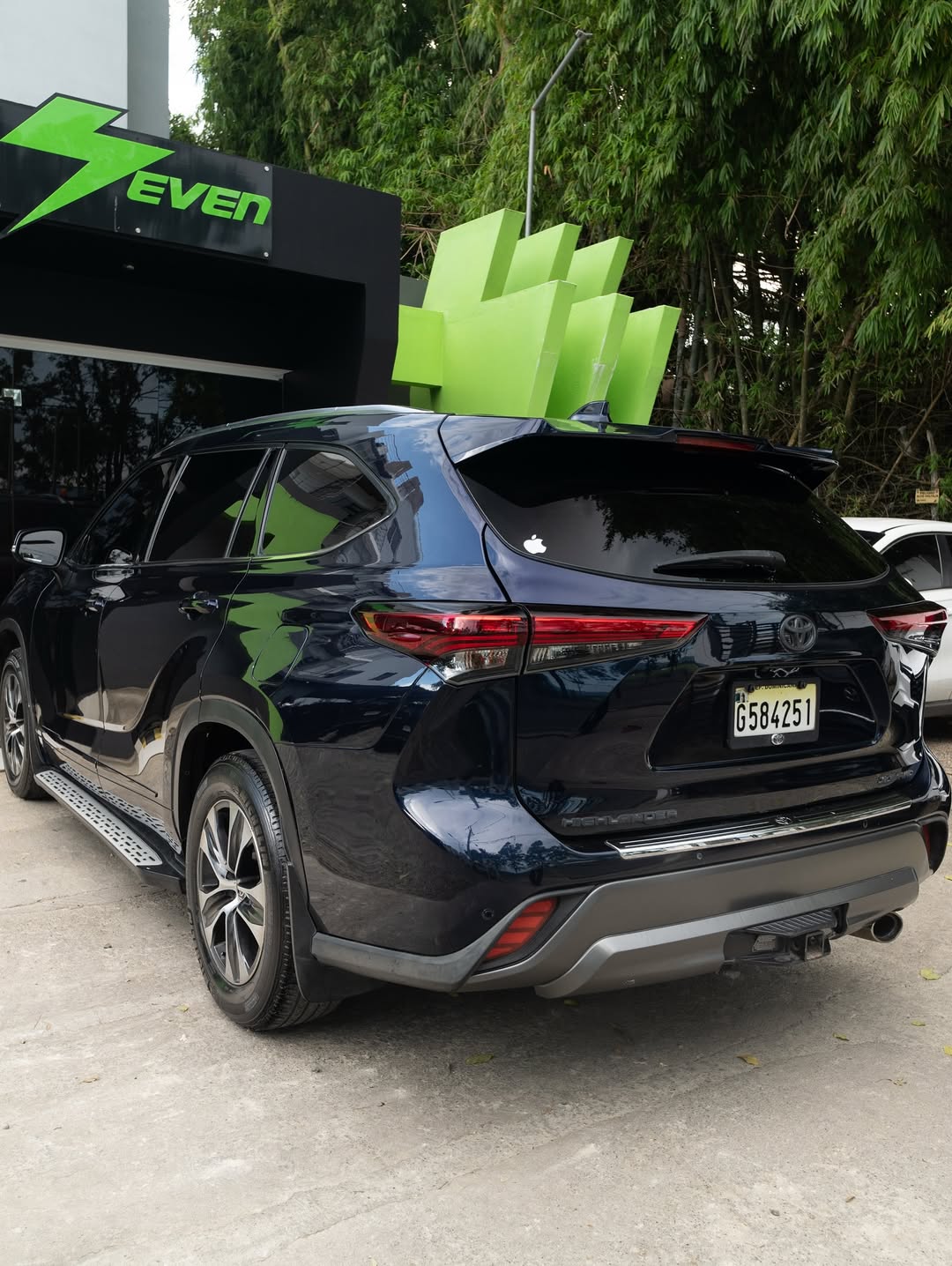 Toyota Highlander XLE 2021